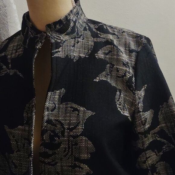 Erin Women's size S white black‎ rose floral open unlined jacket - Picture 2 of 10